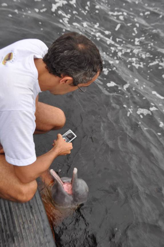 Filmando o Boto Cor de Rosa, no Rio Negro em Novo Airão - AM